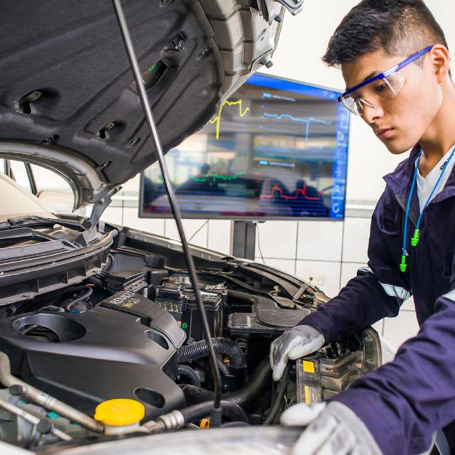 Reconozca cuando la manguera de enfriamiento de la transmisión está dañada o rota