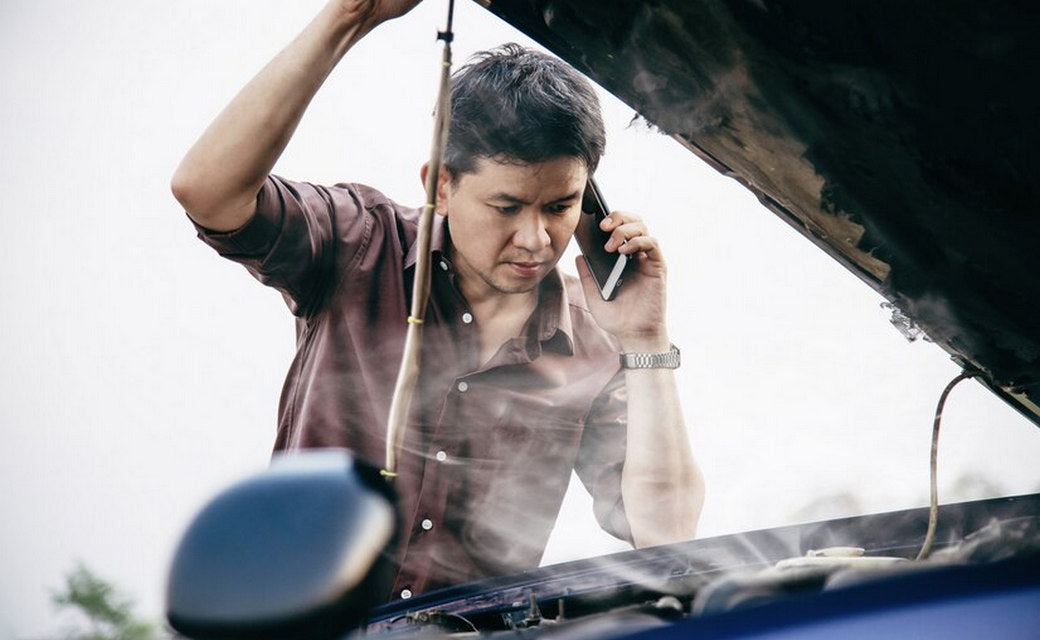 ¿qué hacer si mi carro tira aceite rojo?