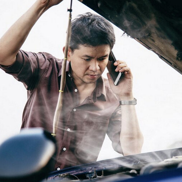 ¿qué hacer si mi carro tira aceite rojo?