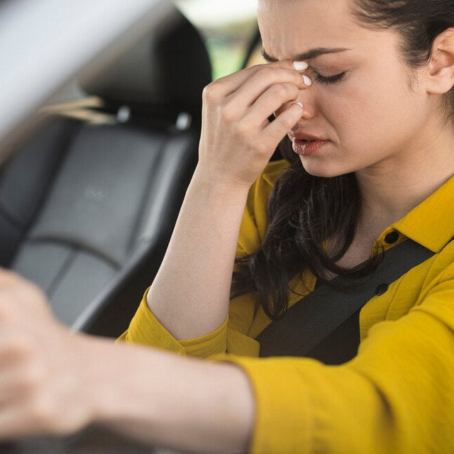¿Por qué mi carro vibra cuando estoy parado en drive? posibles causas
