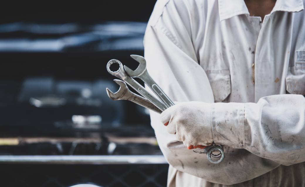 Cómo cobrar por reparación de transmisiones