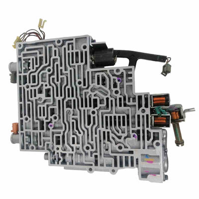 Vista lateral de cuerpo de válvulas reconstruido 4L60E 1996-1999 con puerto TCC estilo viejo