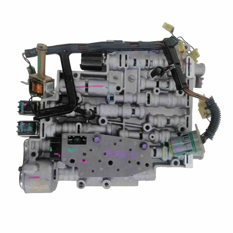 Detalle del puerto de escape TCC estilo temprano (no anular) en cuerpo de válvulas reconstruido 4L60E 1996-1999